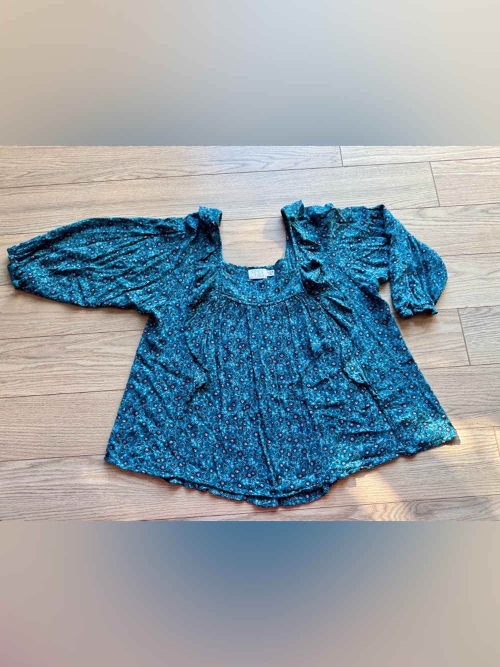 Time and Tru Teal Floral Short-Sleeve Top